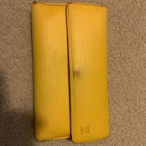 Louis Vuitton Epi Trifold Wallet
Size: ONE SIZE